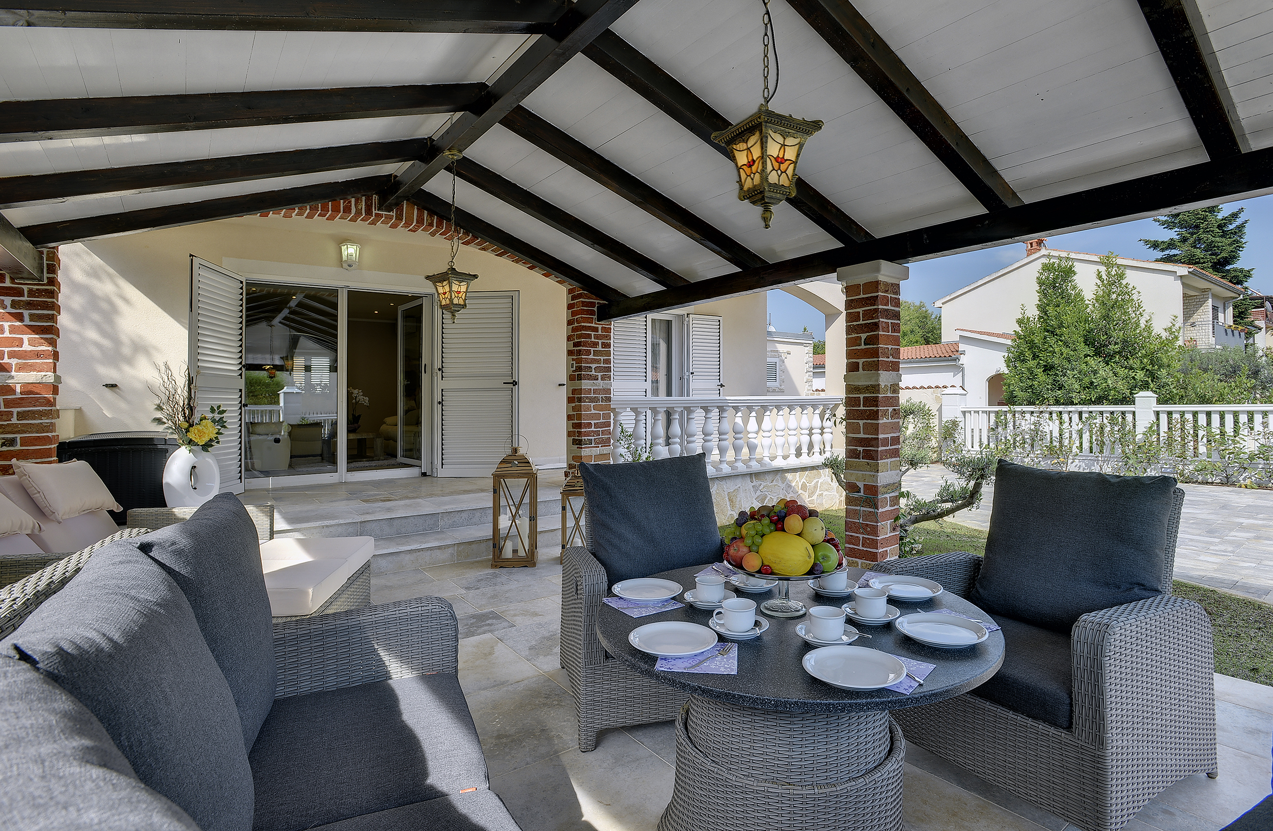 Sehr elegant  Villa  in Medulin mit Pool und Hydromassage