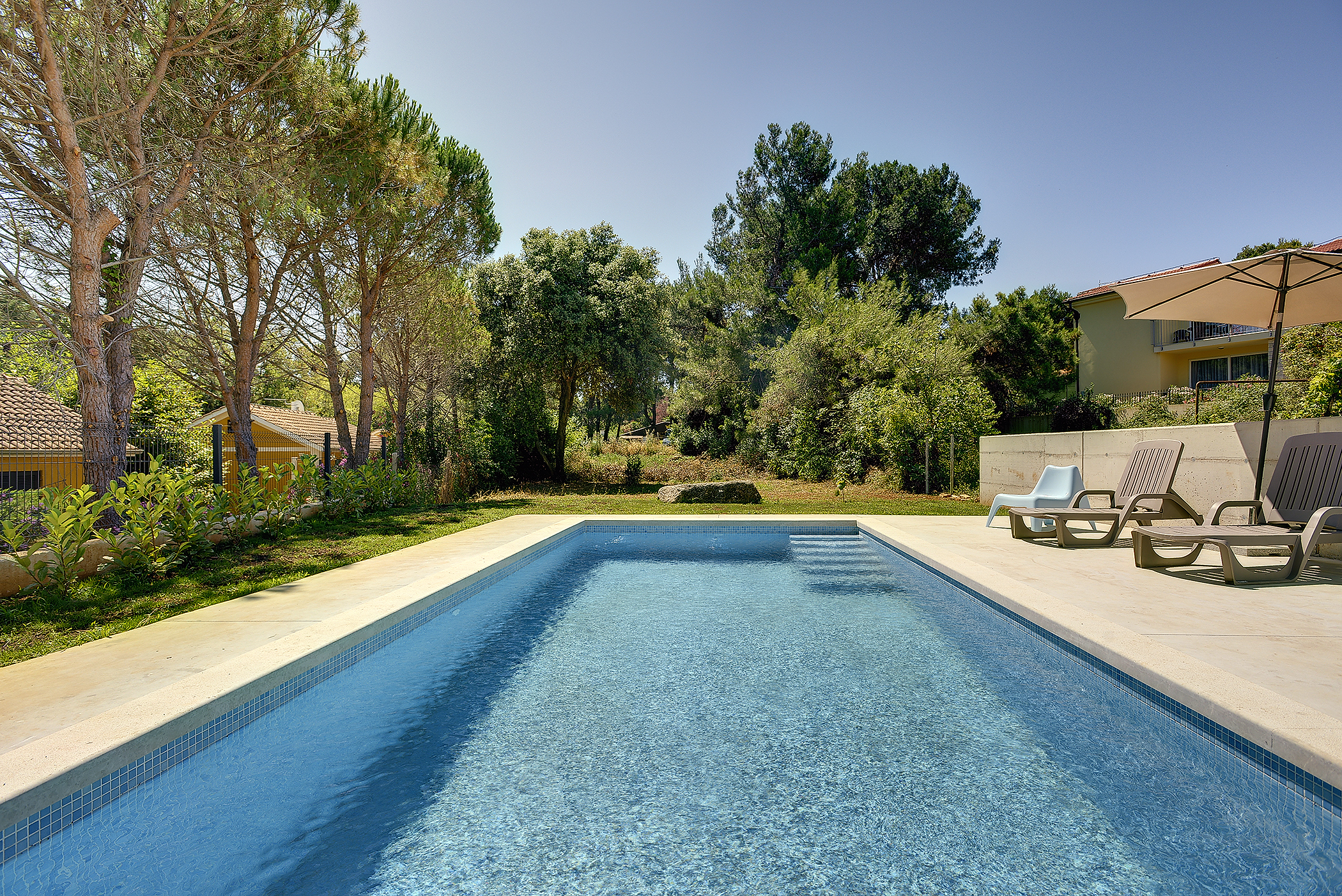 Villa moderna e all'avanguardia, spiaggia a 200m, piscina e WiFi