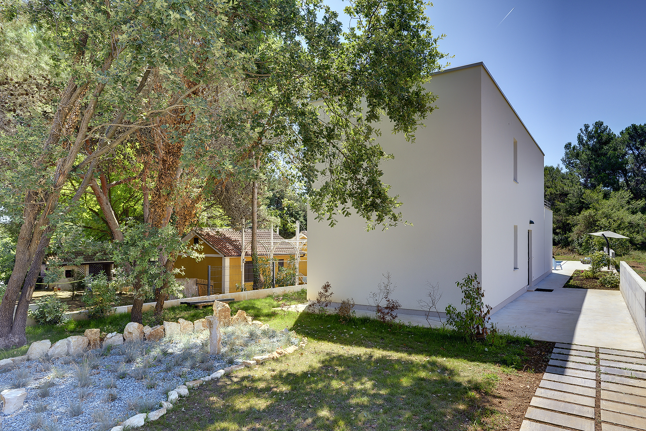 Villa moderna e all'avanguardia, spiaggia a 200m, piscina e WiFi