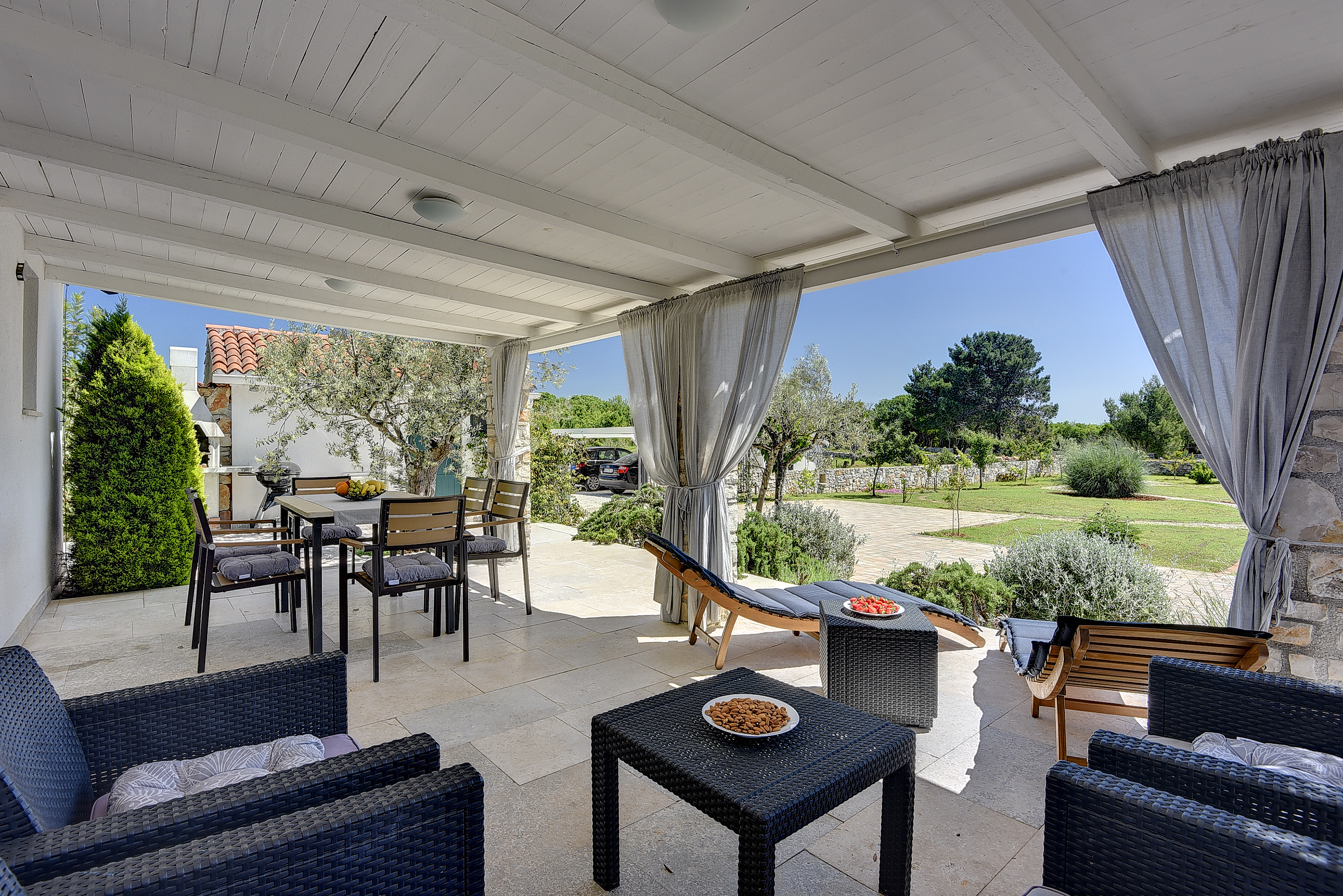 Irresistibile casa al mare a Peroj dal design moderno e WiFi