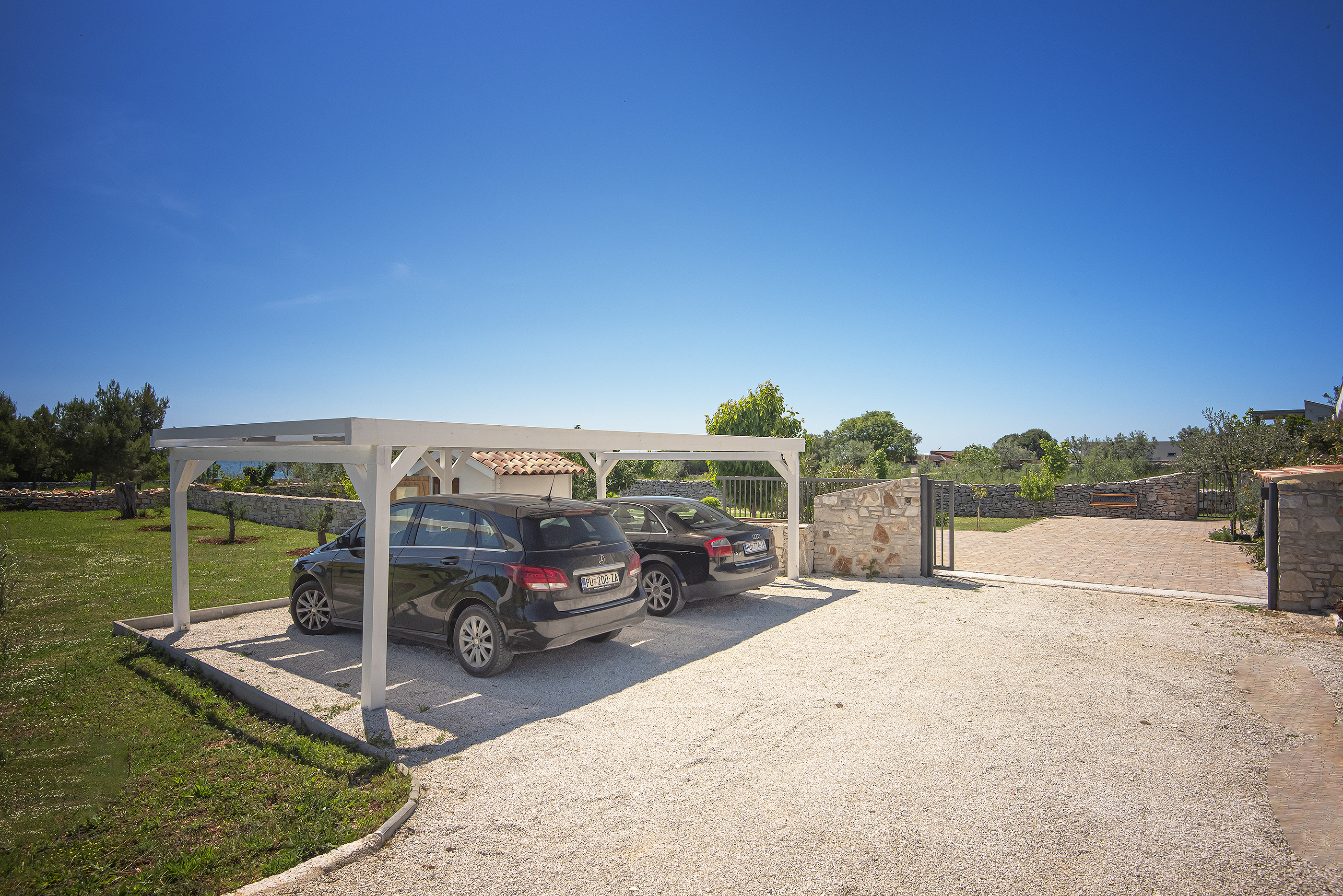 Irresistibile casa al mare a Peroj dal design moderno e WiFi