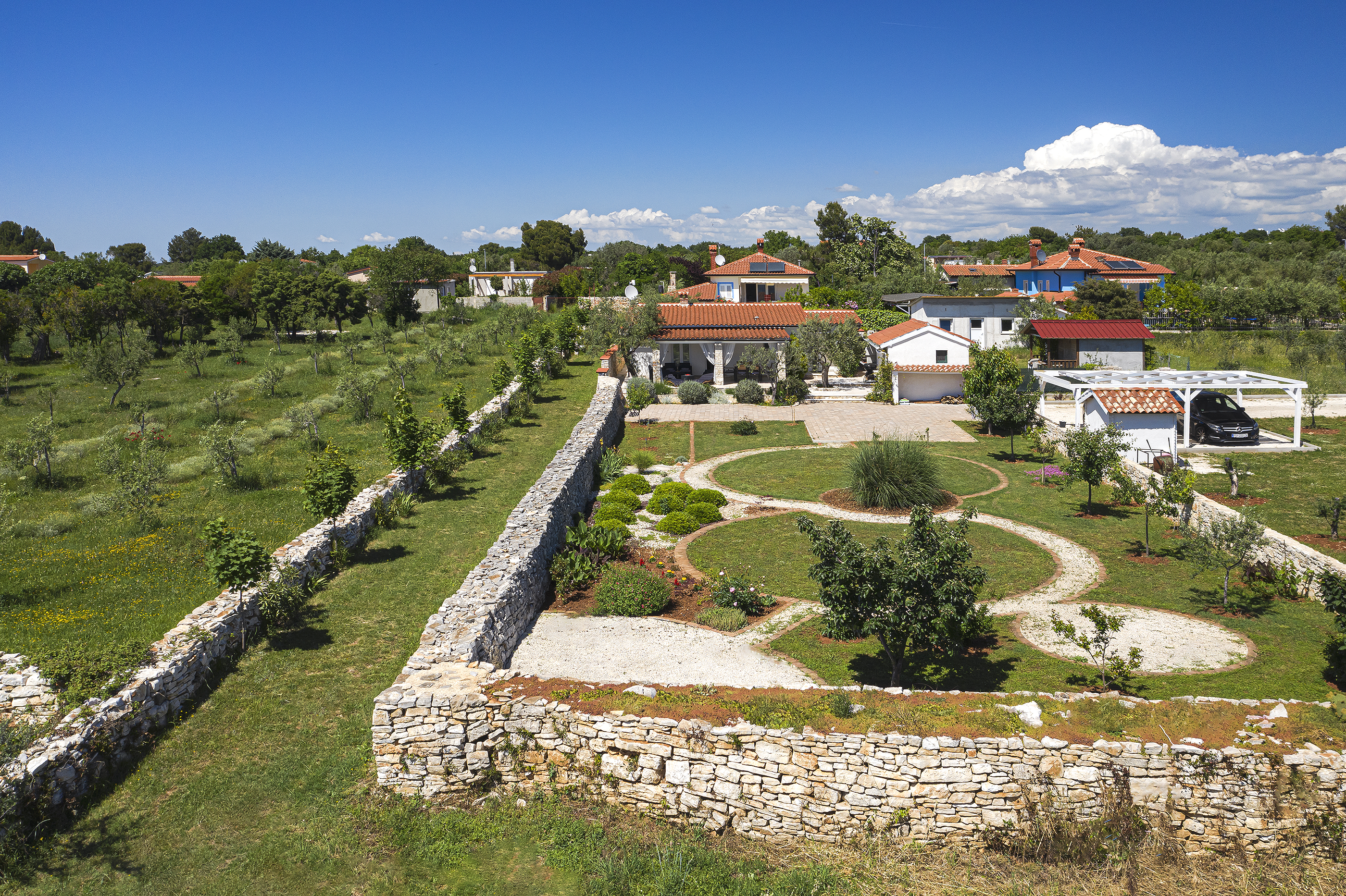Irresistibile casa al mare a Peroj dal design moderno e WiFi