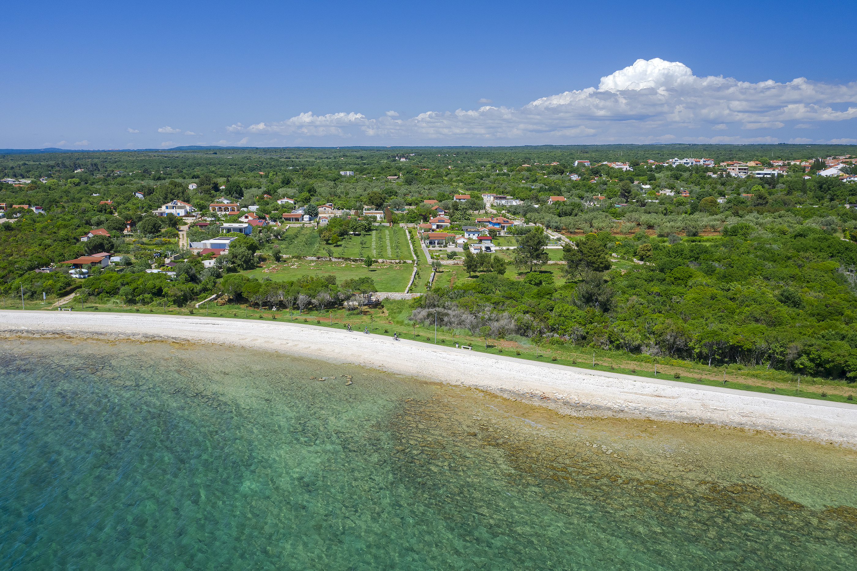 Irresistibile casa al mare a Peroj dal design moderno e WiFi