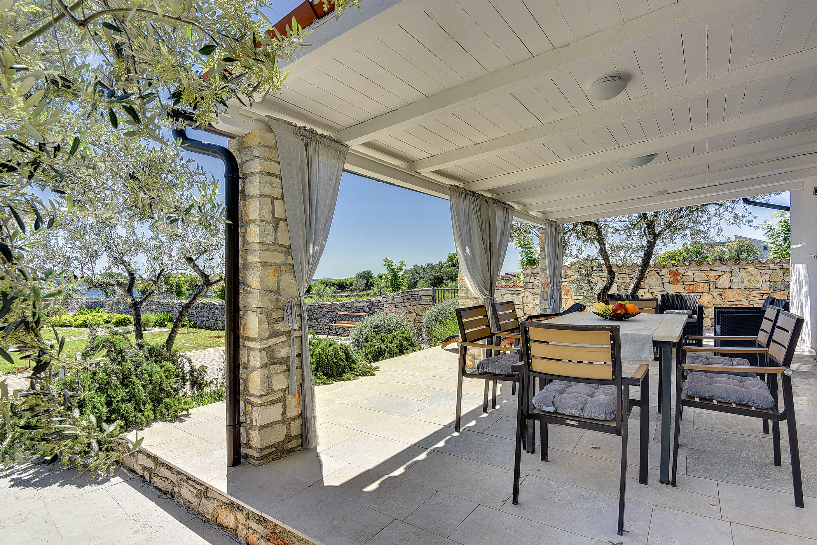 Irresistibile casa al mare a Peroj dal design moderno e WiFi