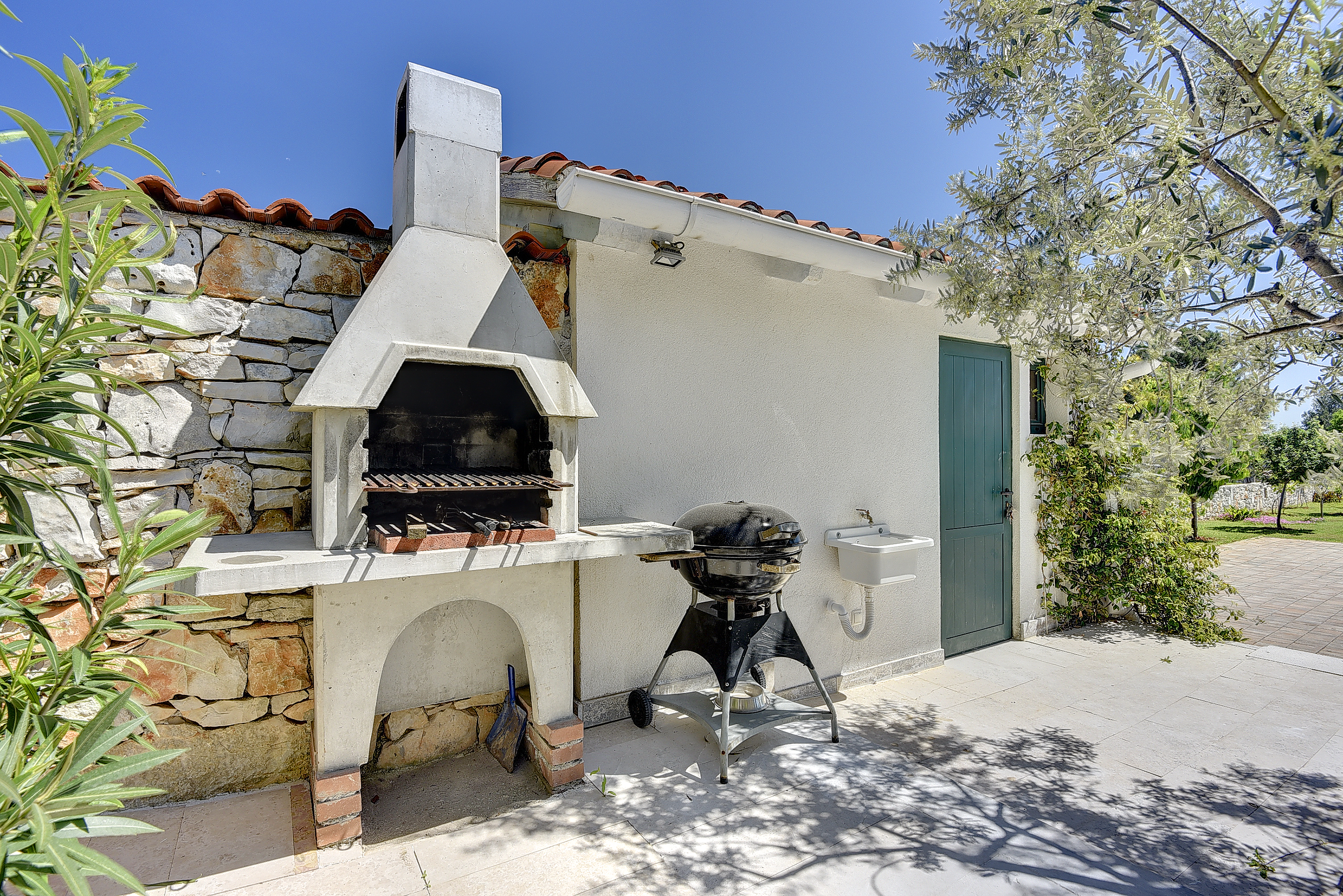 Irresistibile casa al mare a Peroj dal design moderno e WiFi