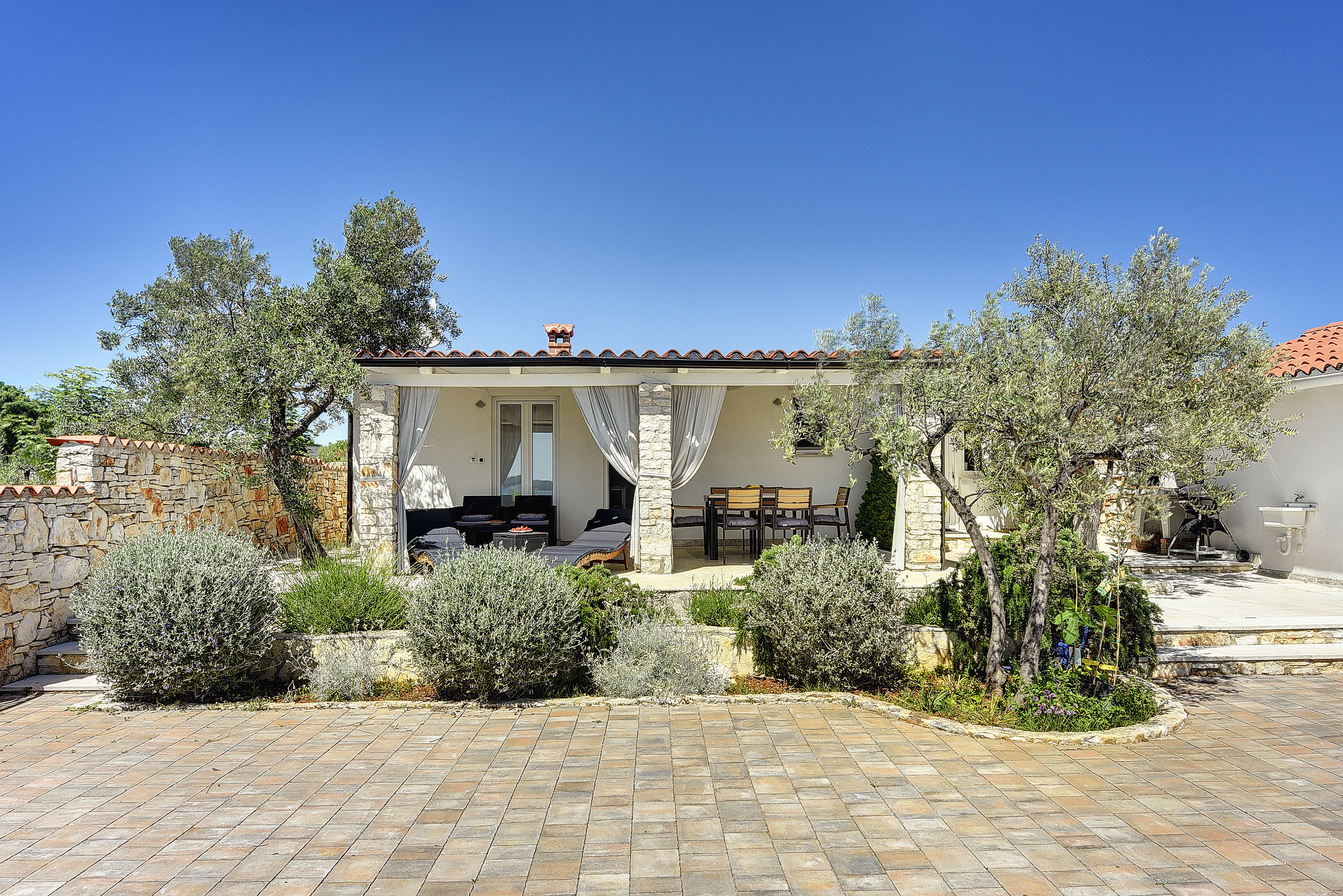 Irresistibile casa al mare a Peroj dal design moderno e WiFi