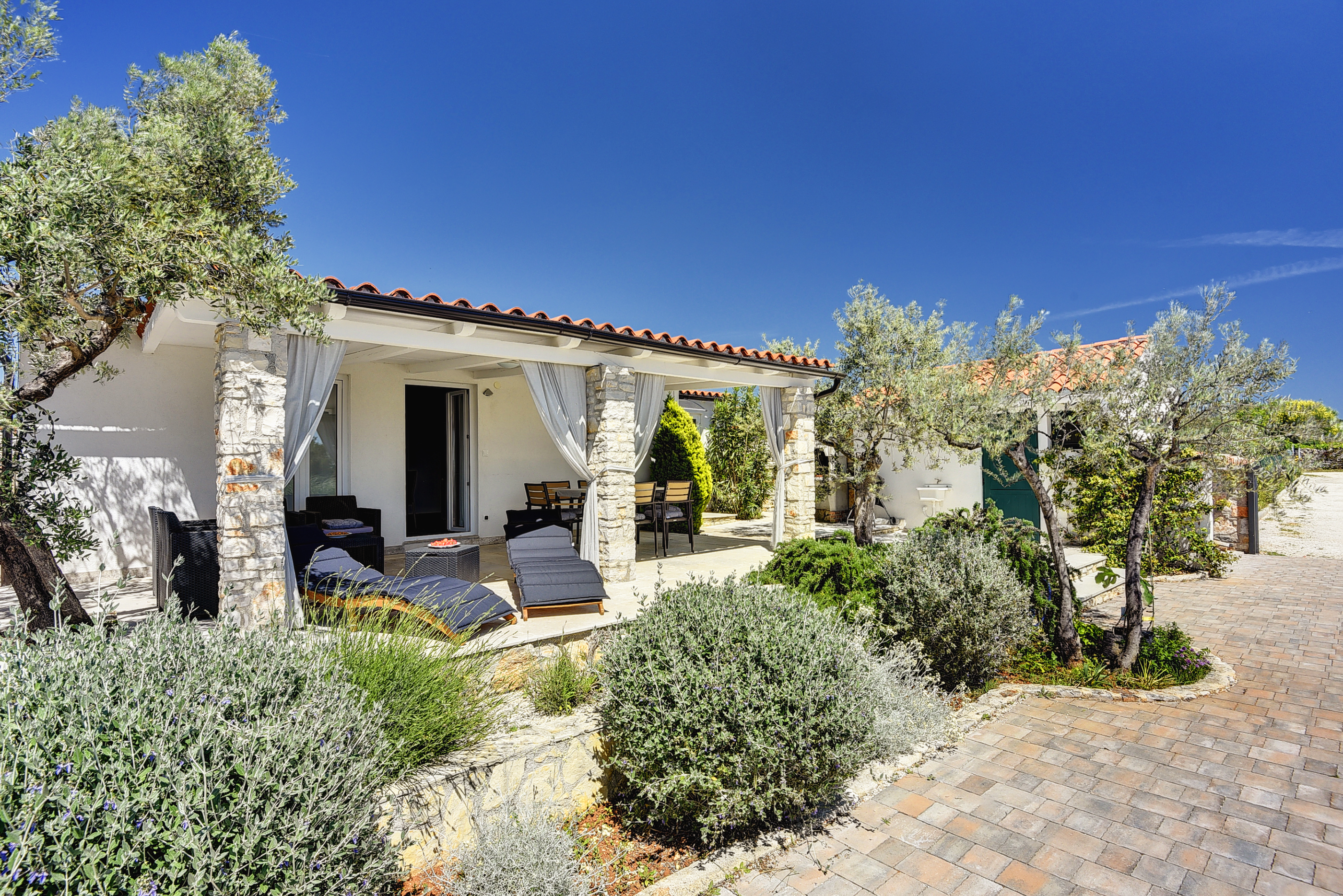 Irresistibile casa al mare a Peroj dal design moderno e WiFi