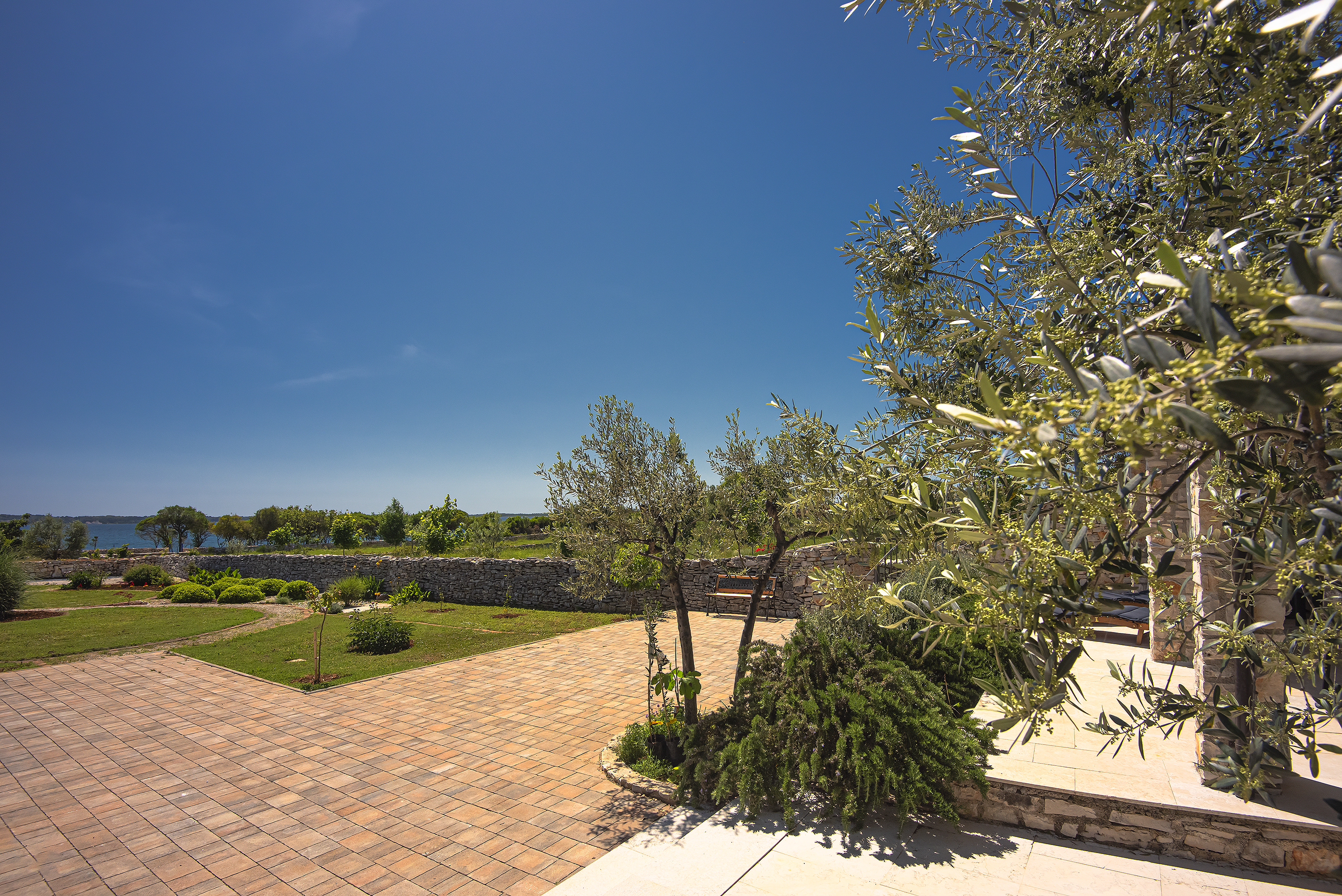 Irresistibile casa al mare a Peroj dal design moderno e WiFi