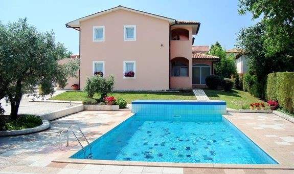 Nice house in Peroj offers accommodation in cozy apartment, 12