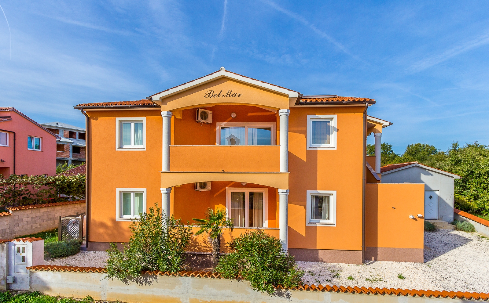 Alloggio confortevole per 12 persone, casa con piscina, Ližnjan