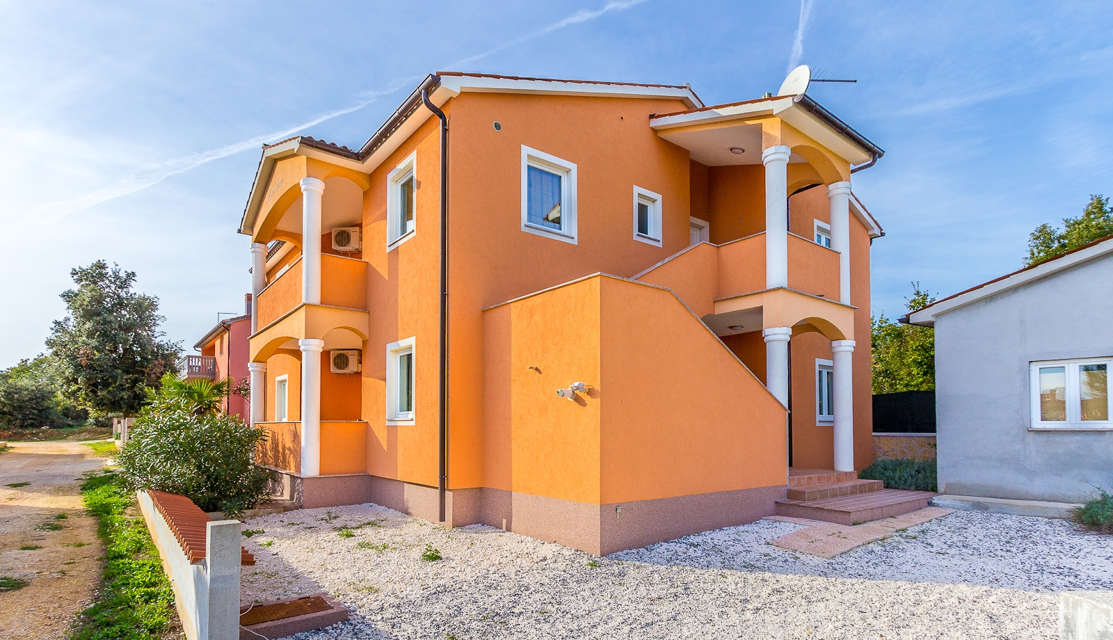 Alloggio confortevole per 12 persone, casa con piscina, Ližnjan