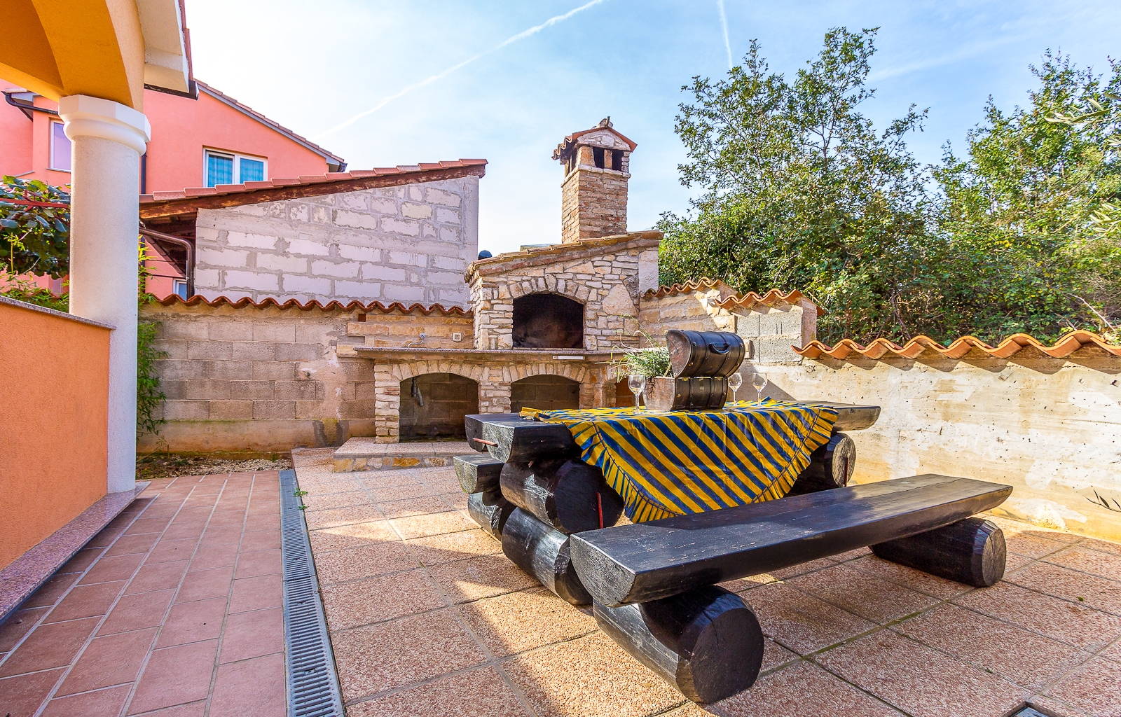 Alloggio confortevole per 12 persone, casa con piscina, Ližnjan