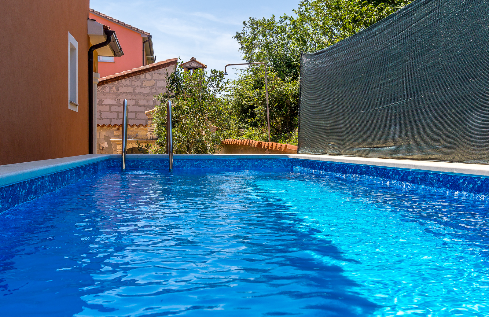 Alloggio confortevole per 12 persone, casa con piscina, Ližnjan