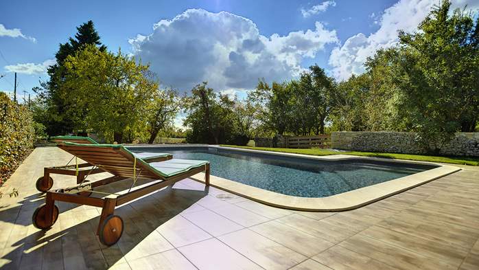 Rustikale Villa auf 3 Etagen mit Terrasse, Pool mit Meerwasser, 5