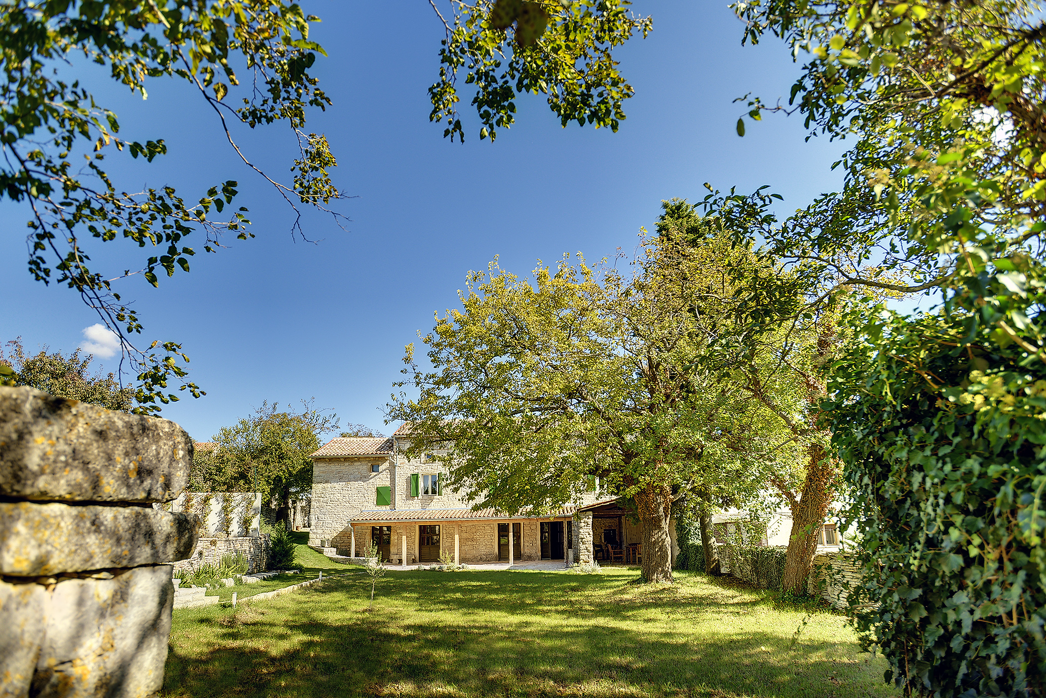 Rustic villa on 3 floors with sun terrace, pool with sea water