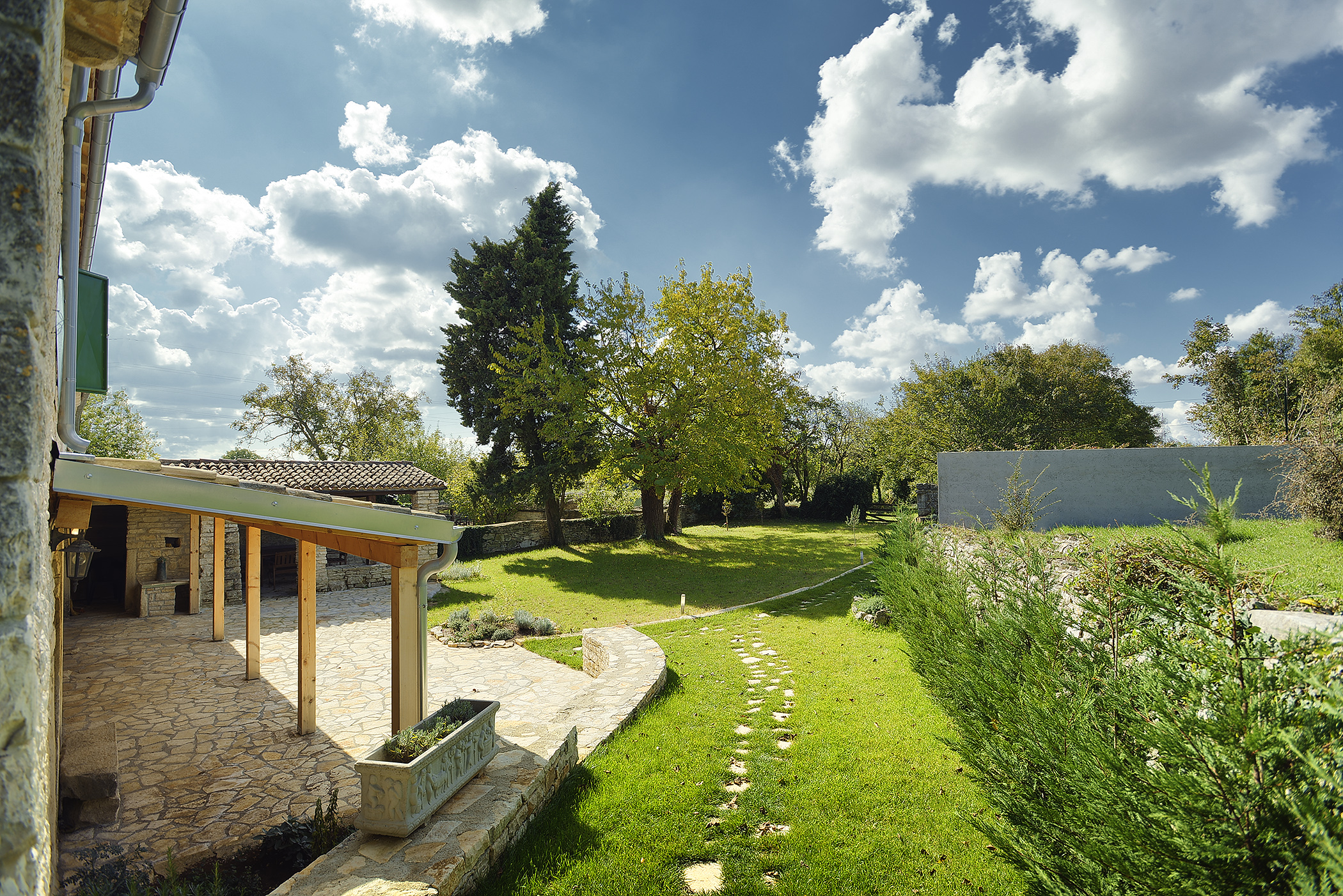 Rustic villa on 3 floors with sun terrace, pool with sea water