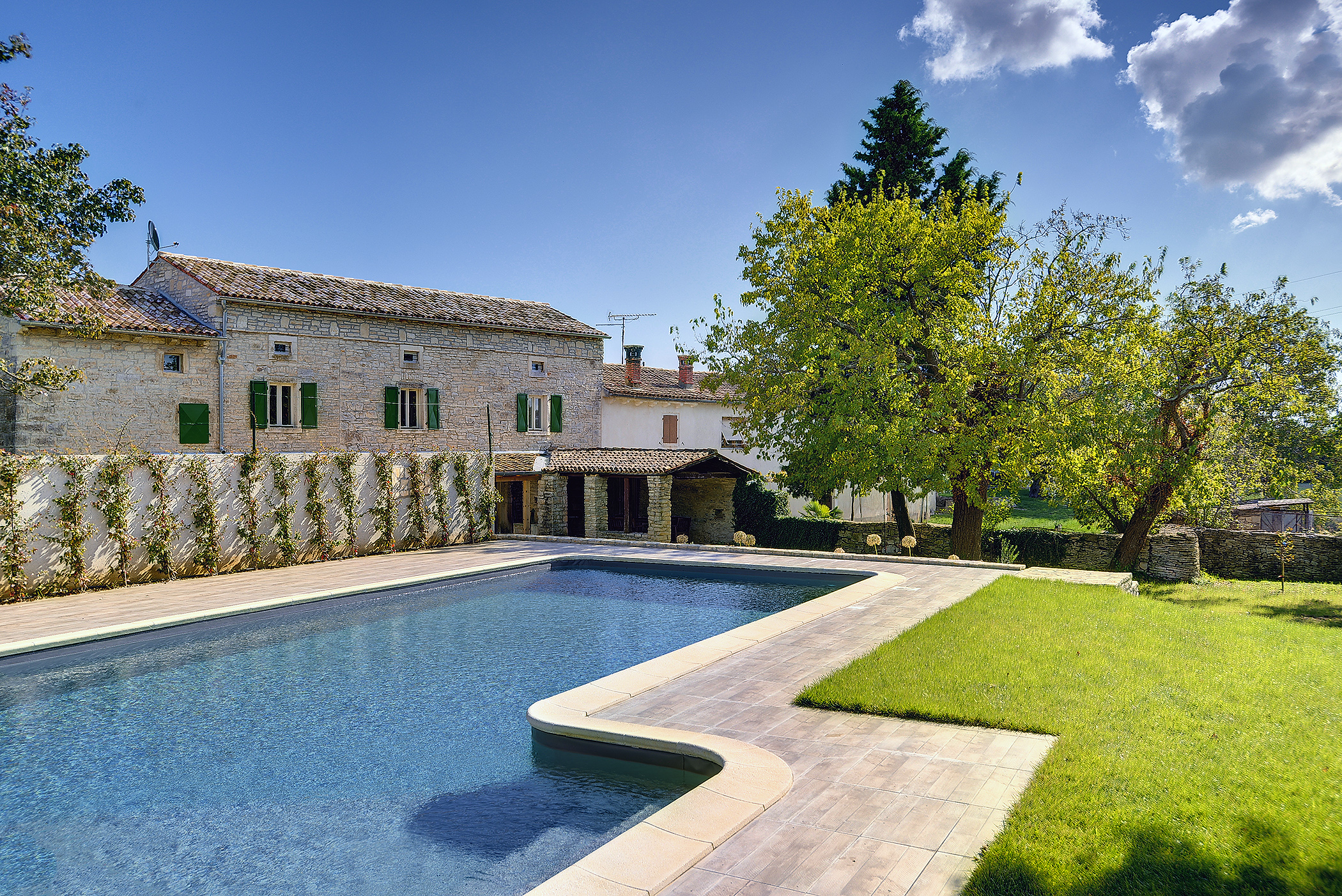 Rustic villa on 3 floors with sun terrace, pool with sea water