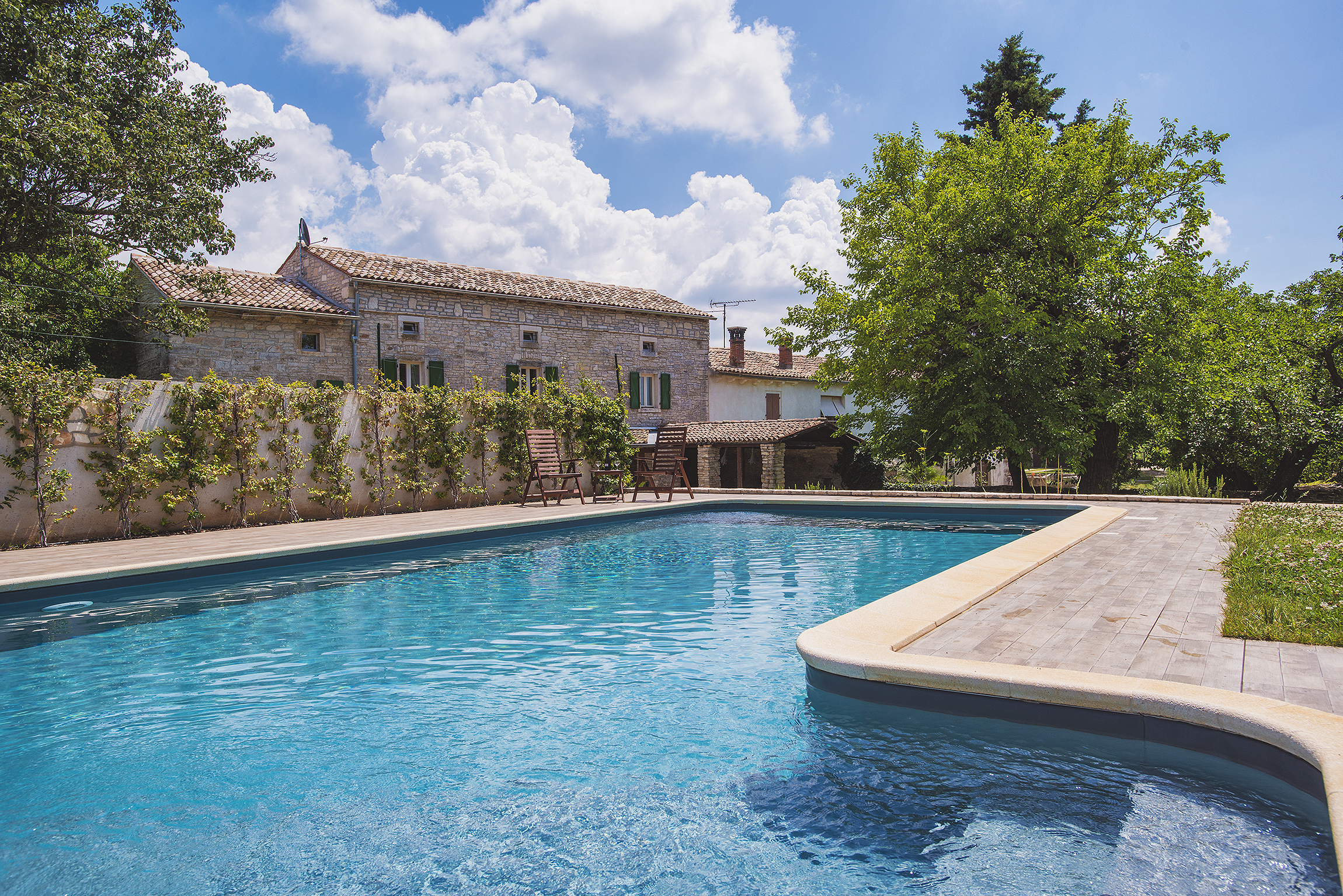Rustic villa on 3 floors with sun terrace, pool with sea water