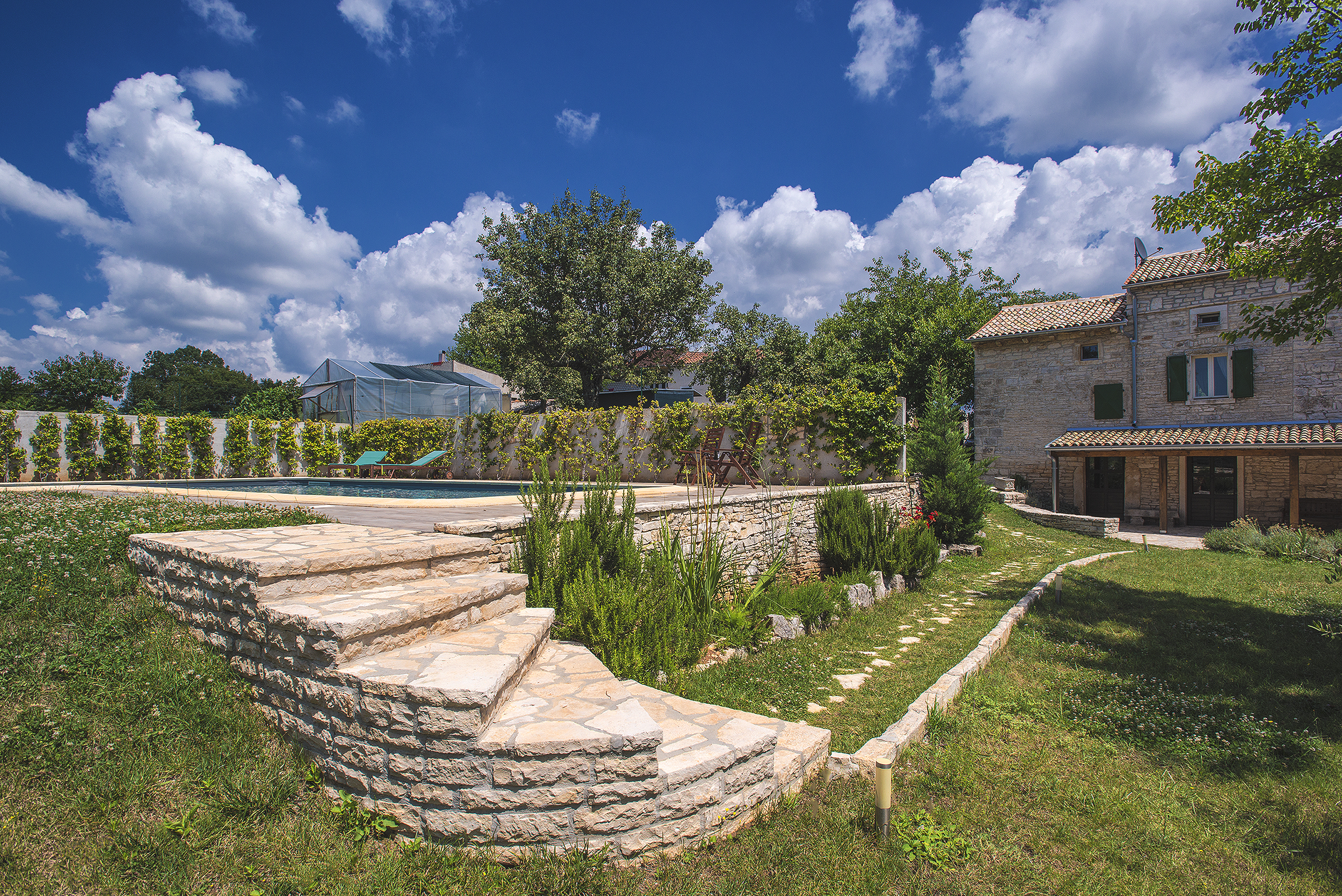Rustic villa on 3 floors with sun terrace, pool with sea water