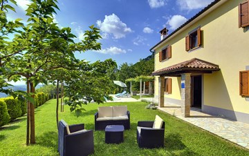 Villa for 10 persons in a quiet setting, pool with whirpool, WiFi