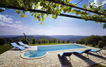 Villa for 10 persons in a quiet setting, pool with whirpool, WiFi