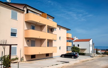 Komfortable und geräumige Wohnung für 2 bis 4 Personen in Ližnjan