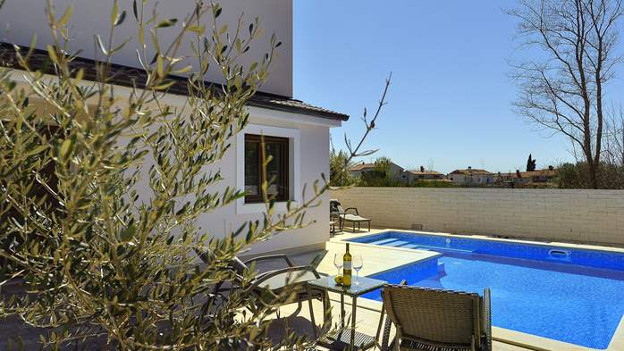 Gorgeous villa with private pool, AC throughout, free Wi-Fi, BBQ, 4