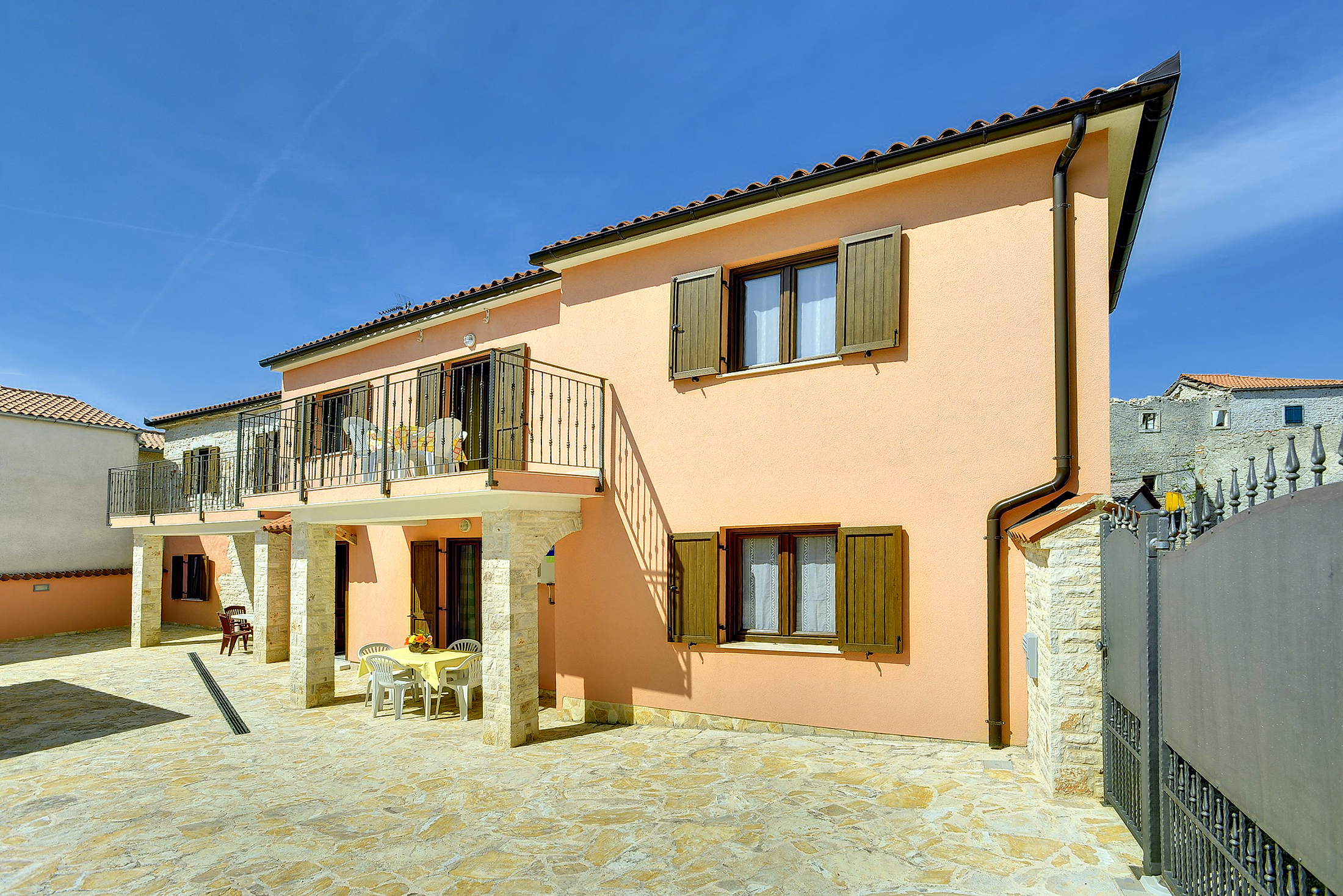 Casa carina, con giardino recintato, parcheggio privato, Wi-Fi