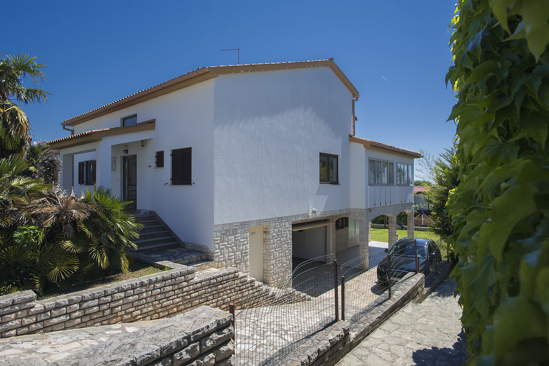 Spaziosa ed elegante casa vacanze con giradino privato e WI-FI