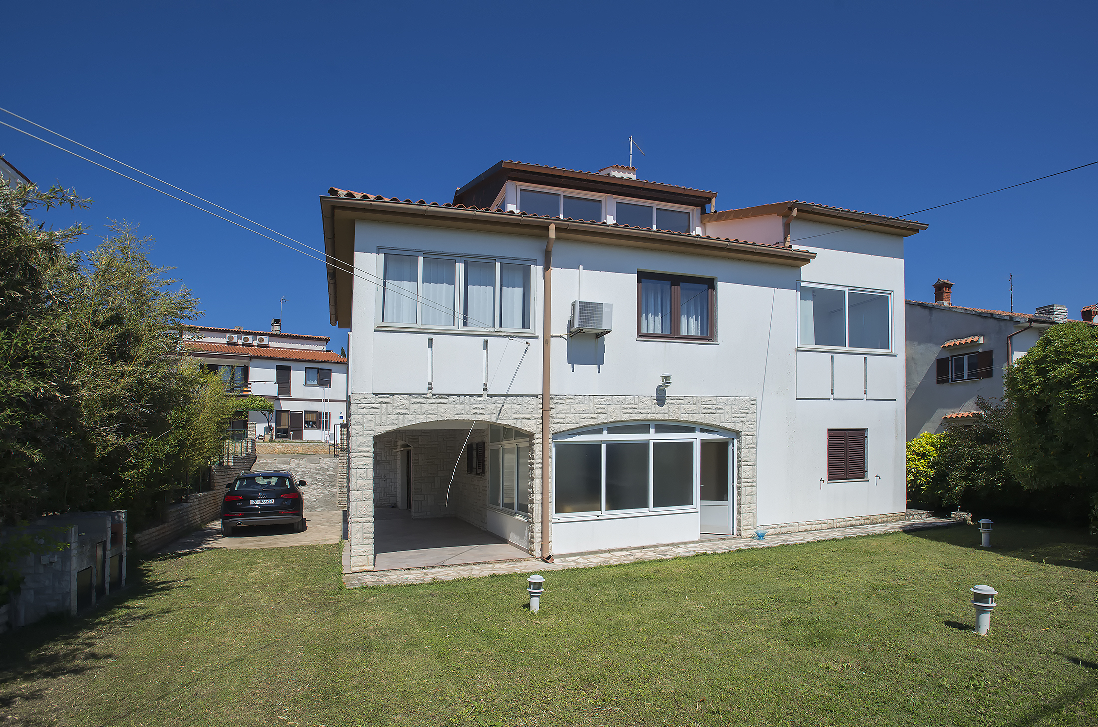 Spaziosa ed elegante casa vacanze con giradino privato e WI-FI