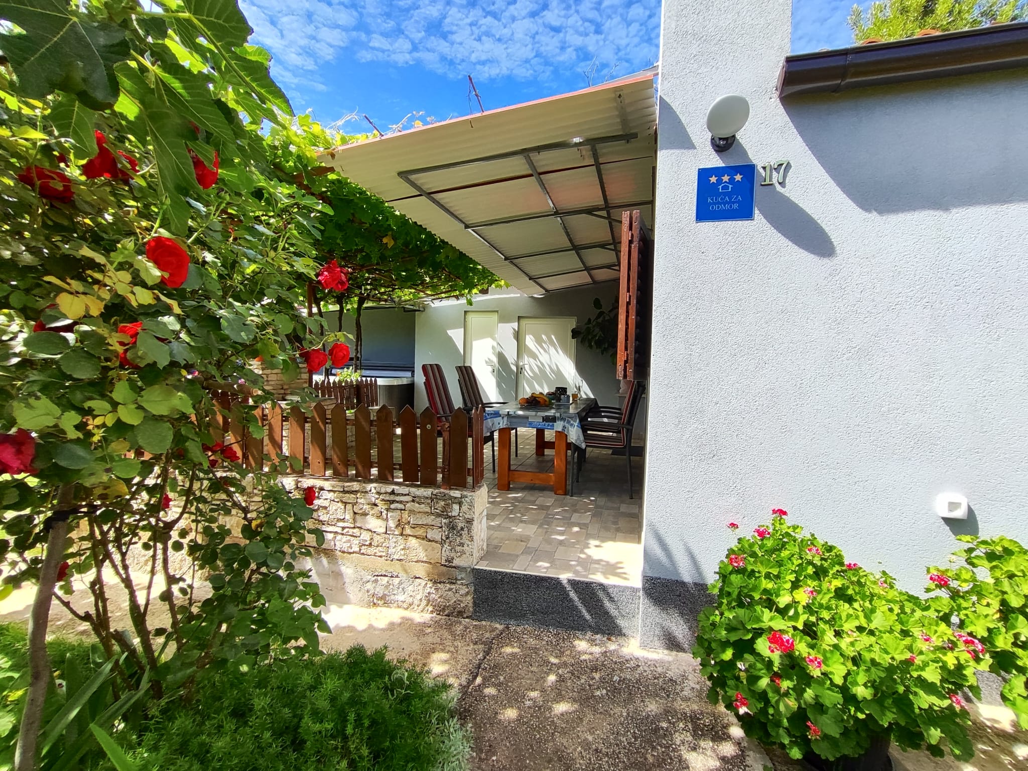 Casetta con giardino comune, parcheggio, aria condizionata, WIFI