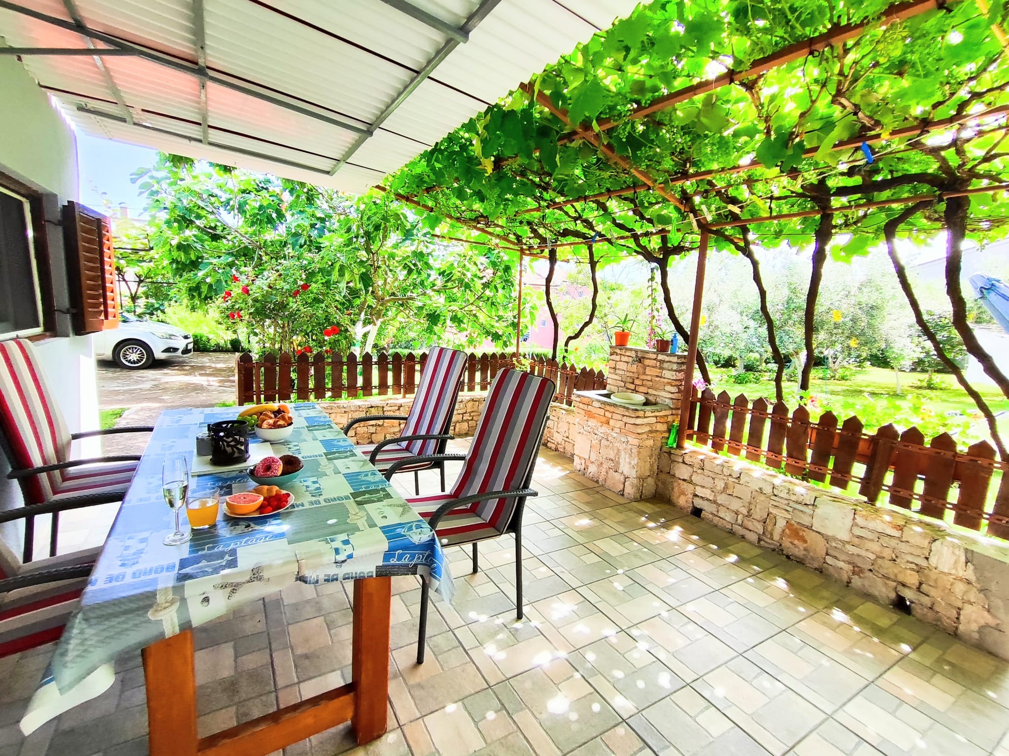 Casetta con giardino comune, parcheggio, aria condizionata, WIFI