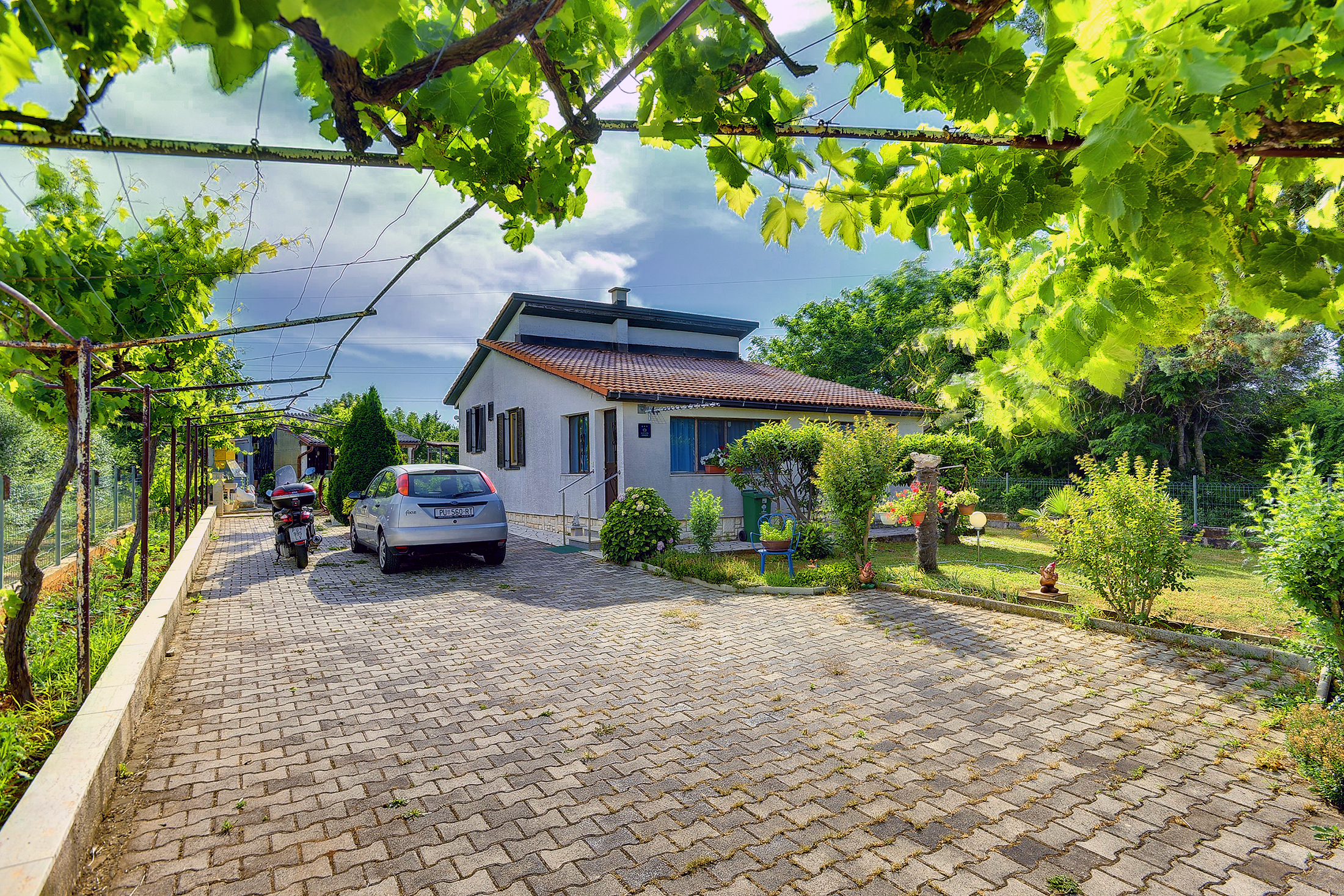 Unique and vintage detached house in Pula, with parking, BBQ,WiFi