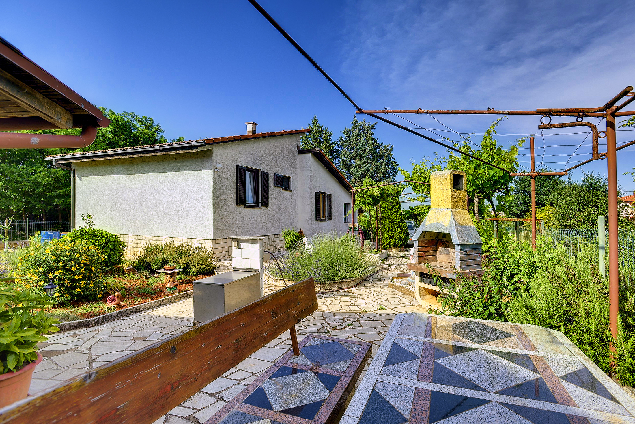Unique and vintage detached house in Pula, with parking, BBQ,WiFi