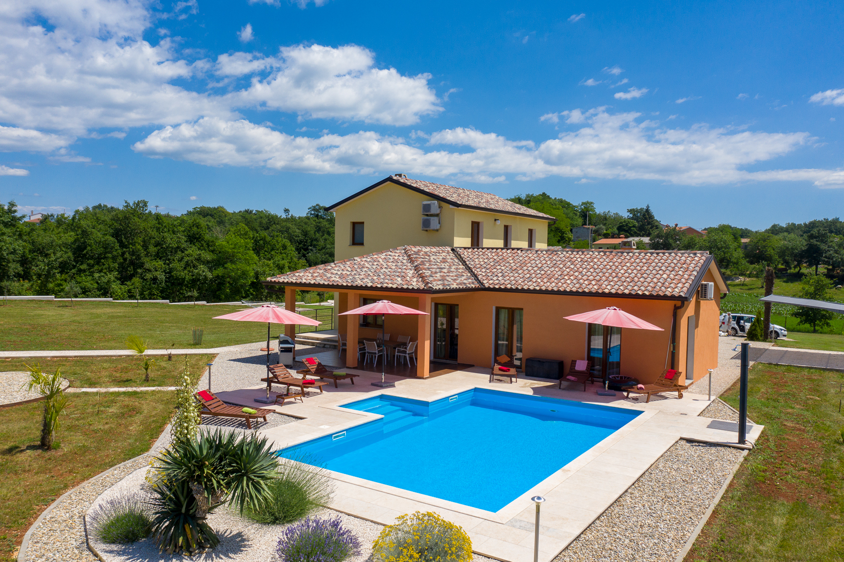 Classy and elegant villa on a large estate for up to 6 persons