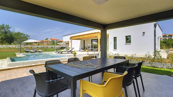 Exquisite design 3 bedroom Villa with swimming pool, garden, WIFI, 6