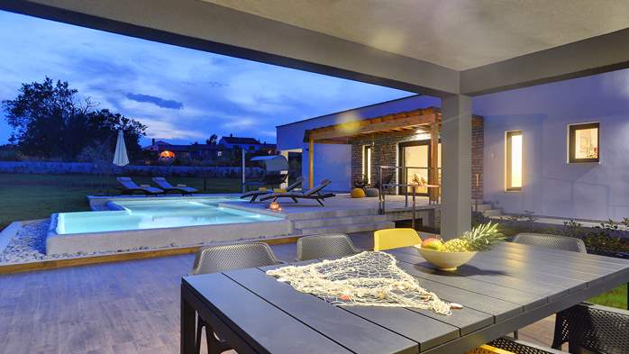 Exquisite design 3 bedroom Villa with swimming pool, garden, WIFI, 4