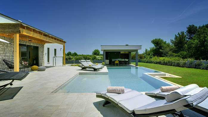 Exquisite design 3 bedroom Villa with swimming pool, garden, WIFI, 2