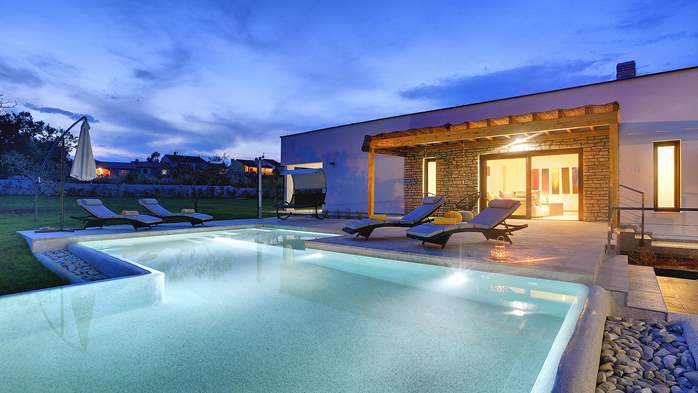 Exquisite design 3 bedroom Villa with swimming pool, garden, WIFI, 1