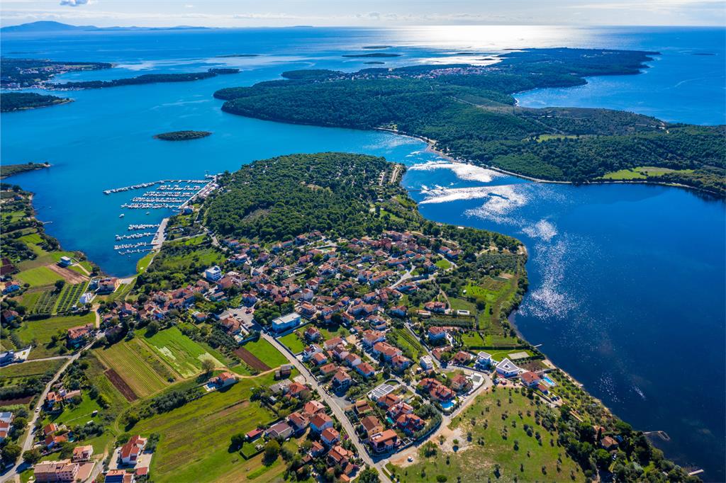 Vacation time in the village of Pomer