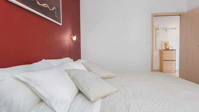 Air conditioned apartment with sea view, WiFi, SAT-TV, 5