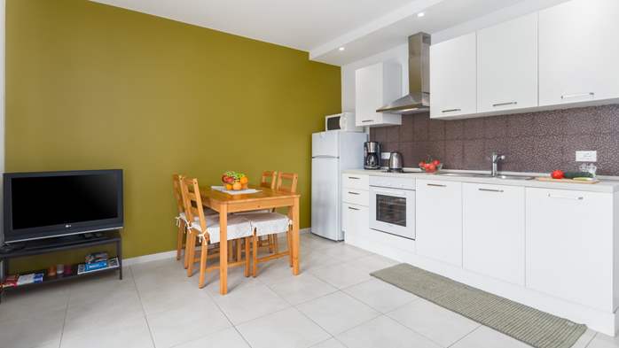 Air conditioned apartment with sea view, WiFi, SAT-TV, 3