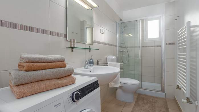 Air conditioned apartment with sea view, WiFi, SAT-TV, 8