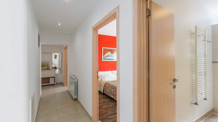 Apartment with 2 bedrooms, balcony, air condition, SAT-TV, WiFi, 8