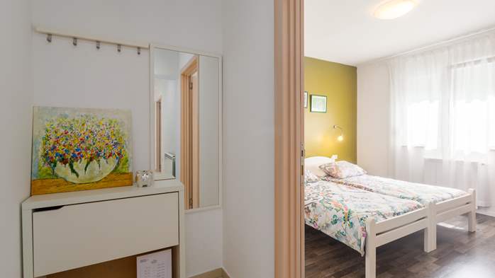 Apartment with 2 bedrooms, balcony, air condition, SAT-TV, WiFi, 7