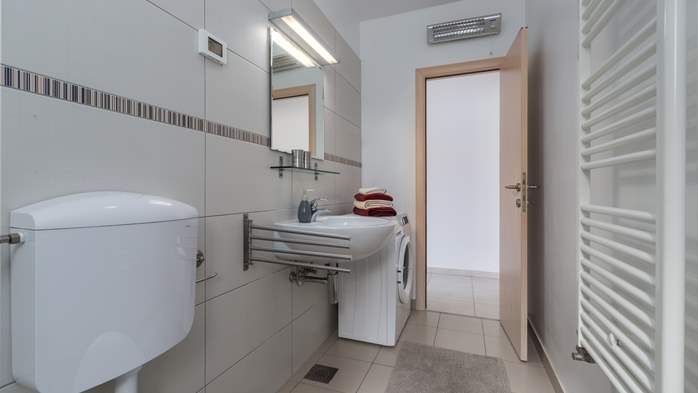 Apartment with 2 bedrooms, balcony, air condition, SAT-TV, WiFi, 9