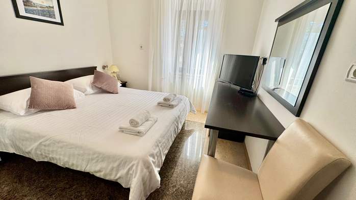 Apartment with shared pool, terrace, barbecue for 9 persons, 17