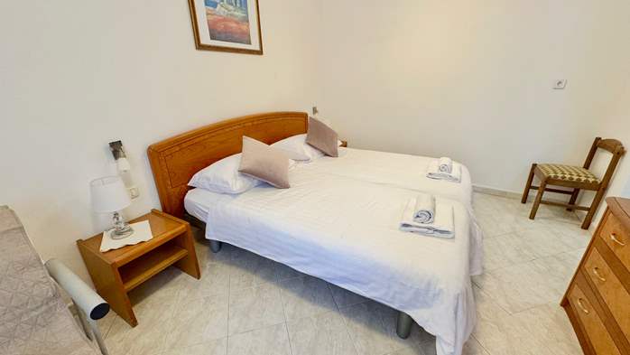 Apartment with shared pool, terrace, barbecue for 9 persons, 10