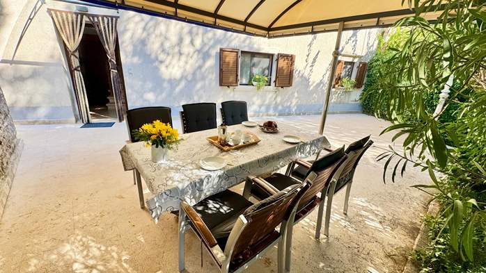 Apartment with shared pool, terrace, barbecue for 9 persons, 28