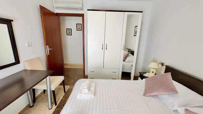 Apartment with shared pool, terrace, barbecue for 9 persons, 18